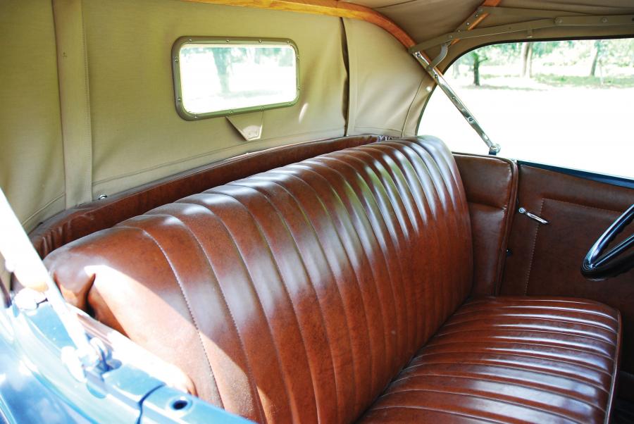  Ford Model A DeLuxe Roadster 1930 года  (фото 24 из 33)
